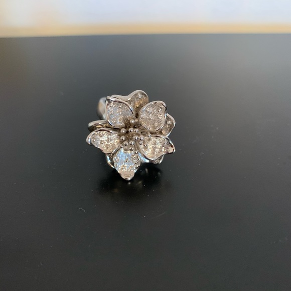 Flower Ring - Picture 3 of 6